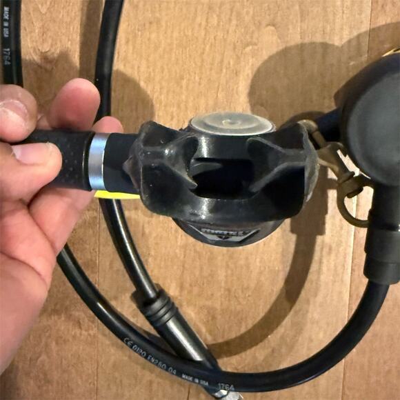 Mares MR22T Abyss Regulator & Octo Set Scuba Diving Gear - Picture 10 of 14